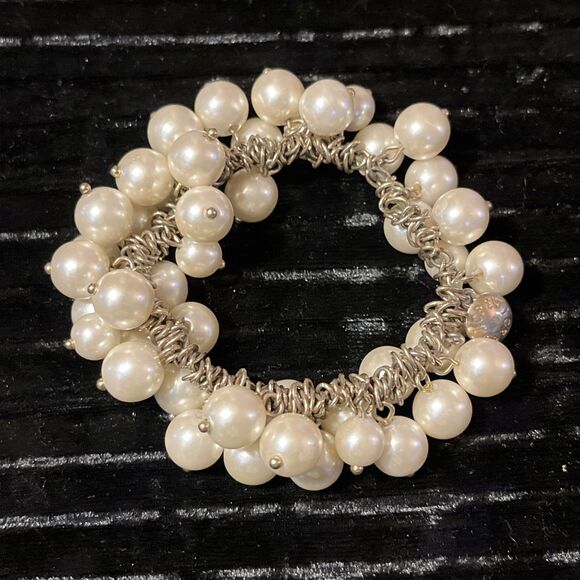 J. Crew Chunky Acrylic Faux Pearl White Cluster Stretch Elastic Bracelet 7” - Picture 1 of 3